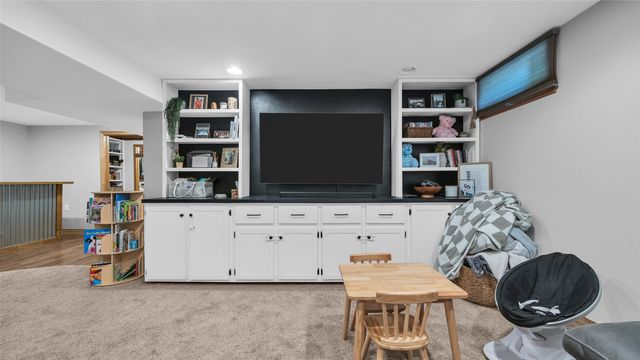 2339 Meadow Lane NE, Cedar Rapids, IA 52402