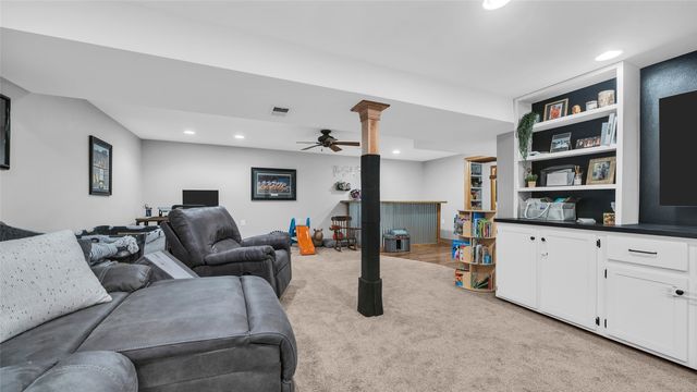 2339 Meadow Lane NE, Cedar Rapids, IA 52402