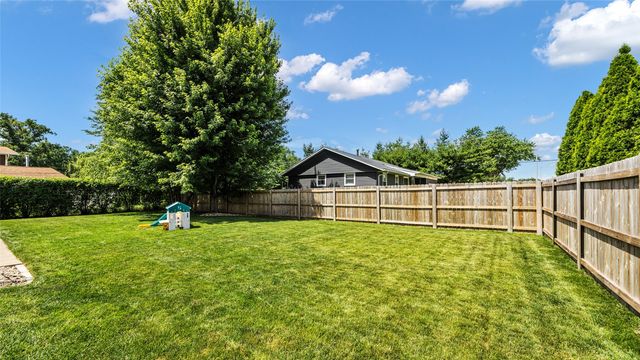 2339 Meadow Lane NE, Cedar Rapids, IA 52402