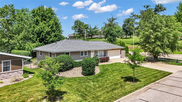 2339 Meadow Lane NE, Cedar Rapids, IA 52402