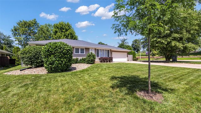 2339 Meadow Lane NE, Cedar Rapids, IA 52402