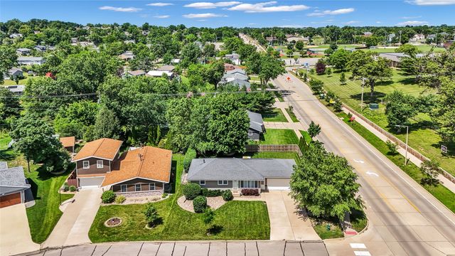 2339 Meadow Lane NE, Cedar Rapids, IA 52402