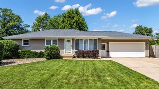 2339 Meadow Lane NE, Cedar Rapids, IA 52402