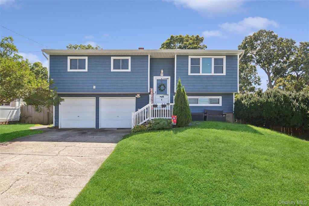 6 Rhodes Court, Selden, NY 11784 — exterior