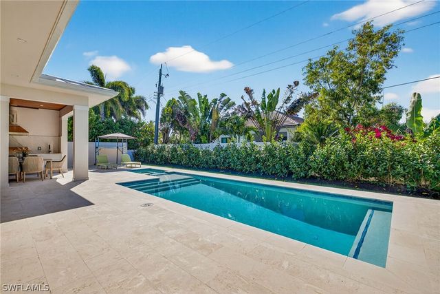 766 95th AVE N, Naples, FL 34108
