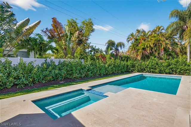 766 95th AVE N, Naples, FL 34108