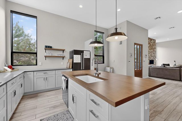 6305 Ghost Flower Trail NE, Albuquerque, NM 87111