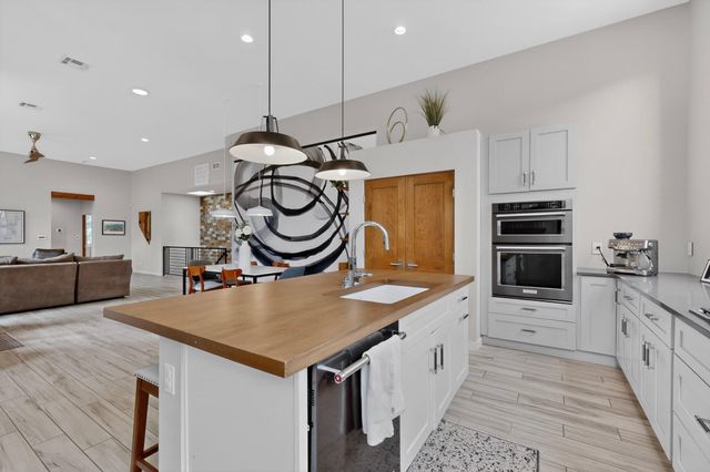 6305 Ghost Flower Trail NE, Albuquerque, NM 87111