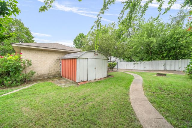 913 Pinson Road, Forney, TX 75126