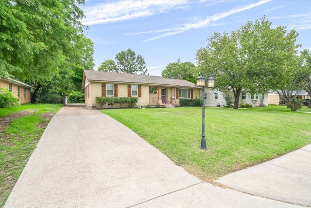 913 Pinson Road, Forney, TX 75126