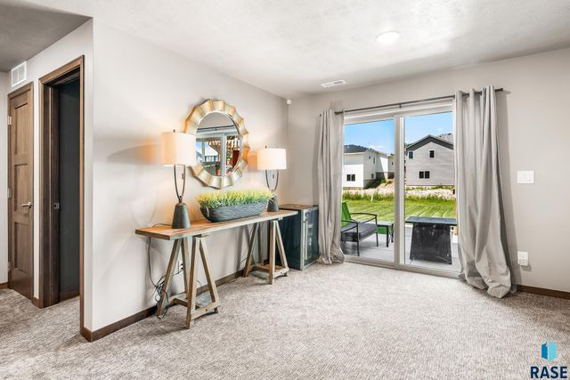 9016 W 24th St, Sioux Falls, SD 57106
