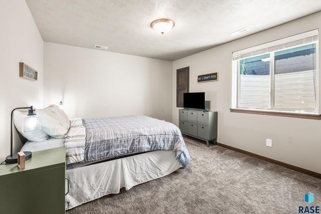 9016 W 24th St, Sioux Falls, SD 57106
