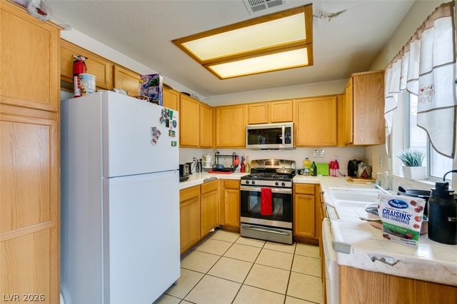 827 Royalmile Way, North Las Vegas, NV 89032