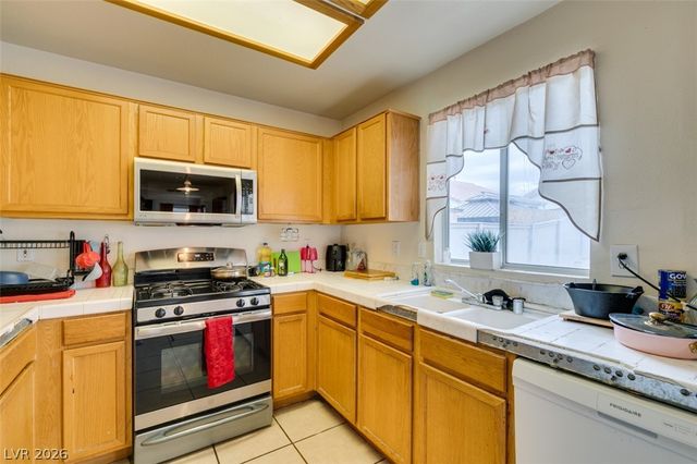 827 Royalmile Way, North Las Vegas, NV 89032