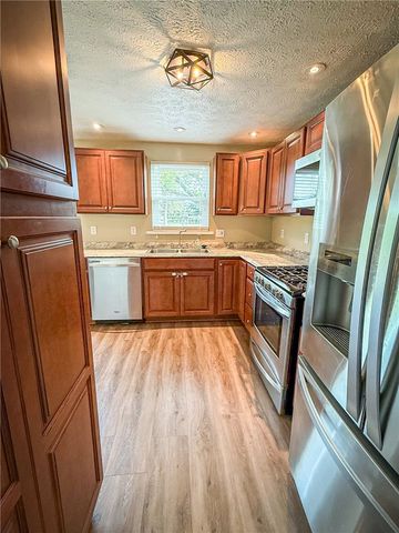 126 Cornell Dr, Center Twp, PA 16001