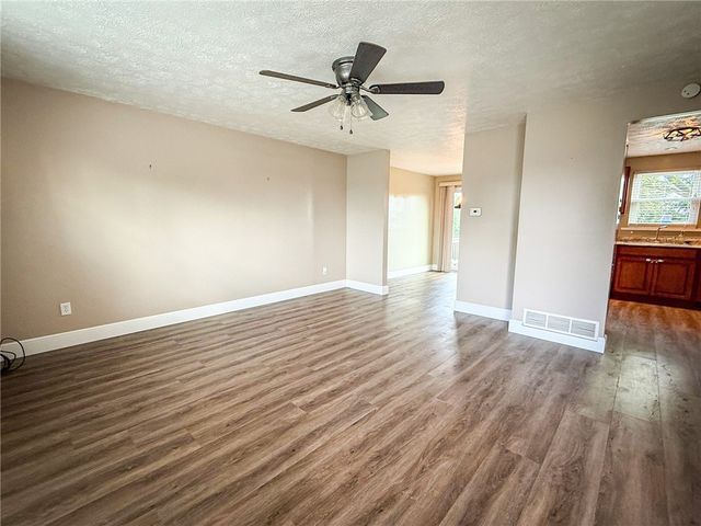 126 Cornell Dr, Center Twp, PA 16001