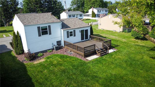126 Cornell Dr, Center Twp, PA 16001