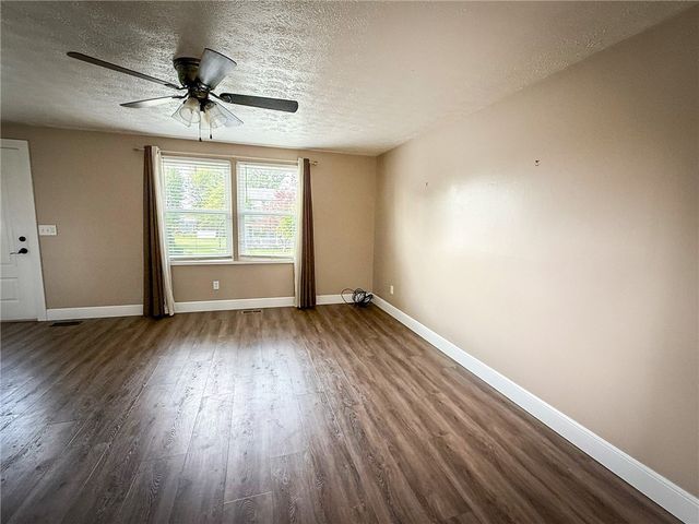126 Cornell Dr, Center Twp, PA 16001