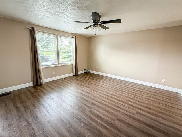 126 Cornell Dr, Center Twp, PA 16001