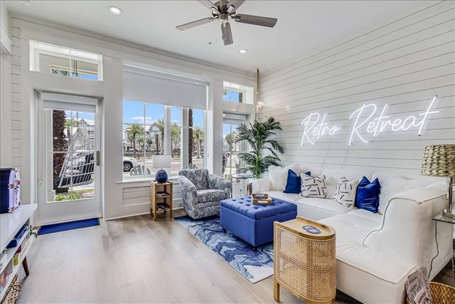 240 Social Circ 8-102, Port Aransas, TX 78373