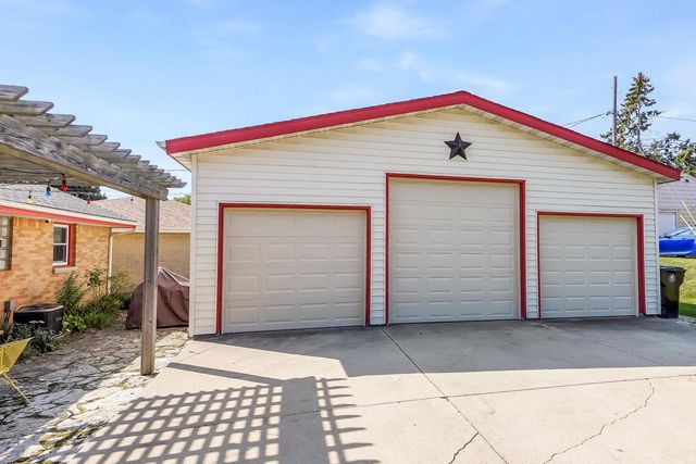 5803 S Lake DRIVE, Cudahy, WI 53110