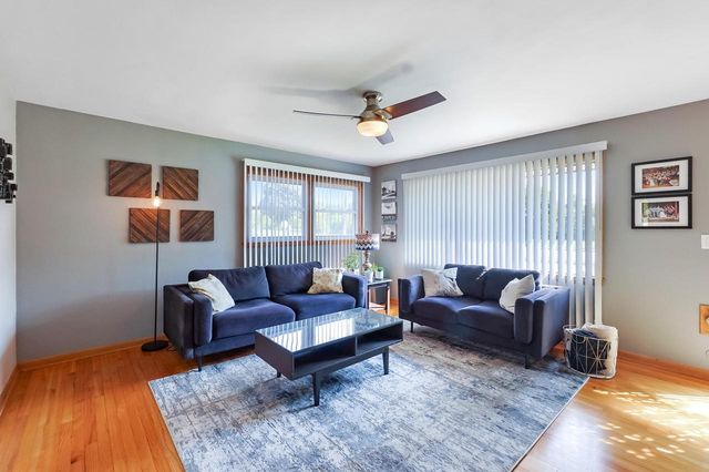 5803 S Lake DRIVE, Cudahy, WI 53110