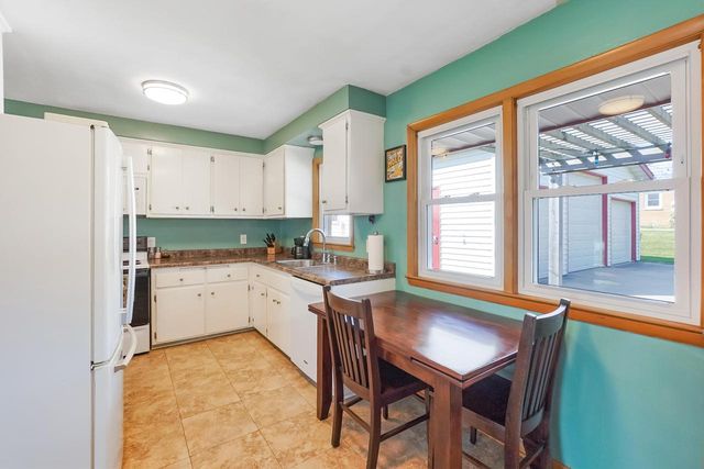 5803 S Lake DRIVE, Cudahy, WI 53110