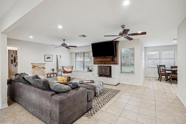 546 River Plantation Drive, Conroe, TX 77302