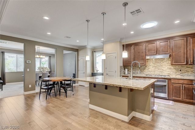 8586 Monument Lake Court, Las Vegas, NV 89113