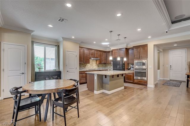 8586 Monument Lake Court, Las Vegas, NV 89113