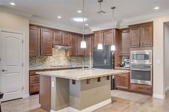 8586 Monument Lake Court, Las Vegas, NV 89113