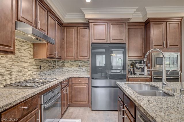 8586 Monument Lake Court, Las Vegas, NV 89113