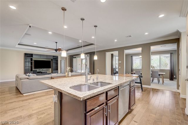 8586 Monument Lake Court, Las Vegas, NV 89113