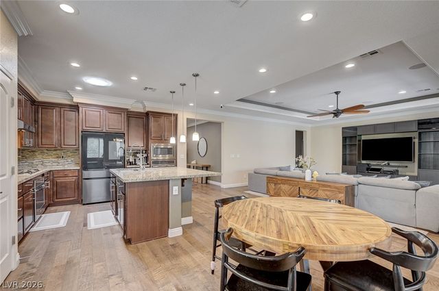 8586 Monument Lake Court, Las Vegas, NV 89113
