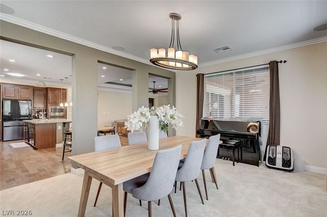 8586 Monument Lake Court, Las Vegas, NV 89113