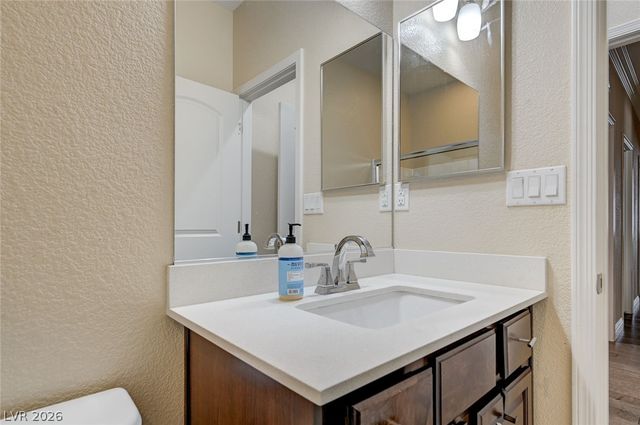8586 Monument Lake Court, Las Vegas, NV 89113