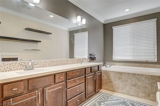 8586 Monument Lake Court, Las Vegas, NV 89113
