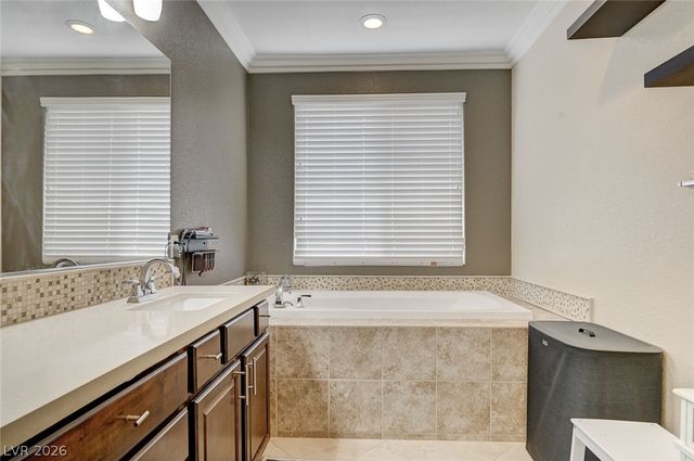 8586 Monument Lake Court, Las Vegas, NV 89113