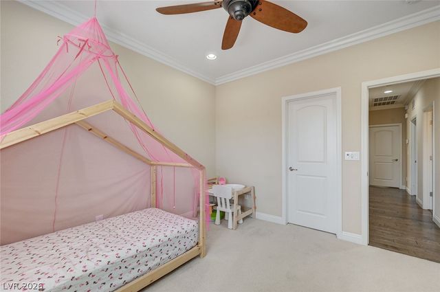 8586 Monument Lake Court, Las Vegas, NV 89113