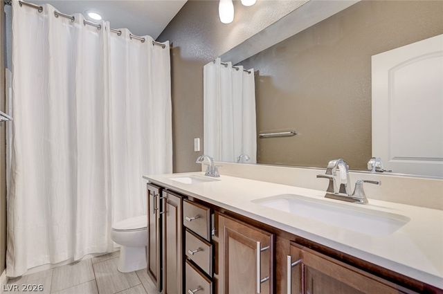 8586 Monument Lake Court, Las Vegas, NV 89113