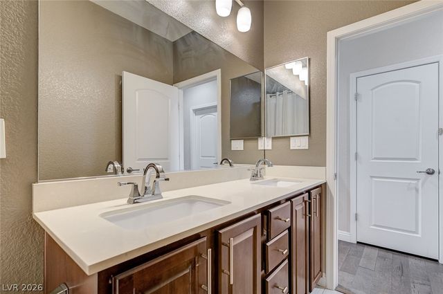 8586 Monument Lake Court, Las Vegas, NV 89113