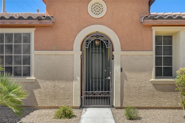 8586 Monument Lake Court, Las Vegas, NV 89113