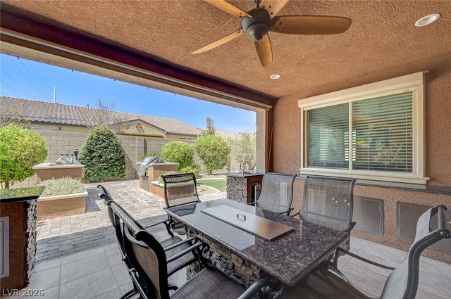8586 Monument Lake Court, Las Vegas, NV 89113
