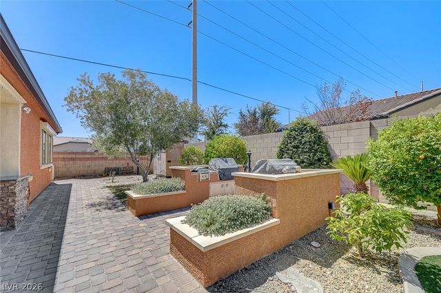 8586 Monument Lake Court, Las Vegas, NV 89113