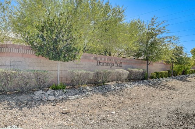 8586 Monument Lake Court, Las Vegas, NV 89113