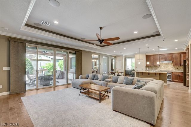 8586 Monument Lake Court, Las Vegas, NV 89113
