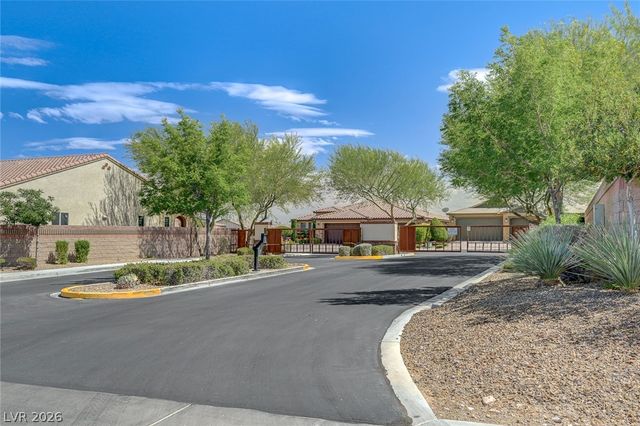 8586 Monument Lake Court, Las Vegas, NV 89113