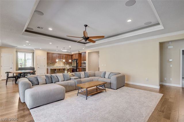 8586 Monument Lake Court, Las Vegas, NV 89113