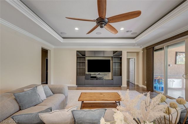 8586 Monument Lake Court, Las Vegas, NV 89113