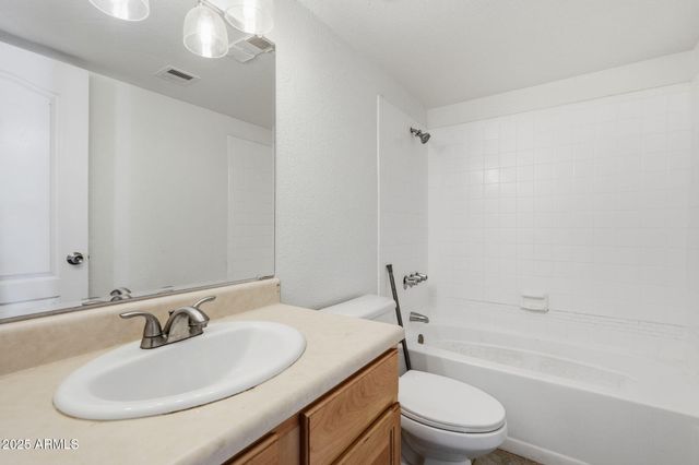 3329 W DANBURY Drive F109, Phoenix, AZ 85053